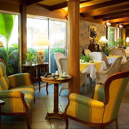 Отель Logis Chez Bach Chaussin Экстерьер фото