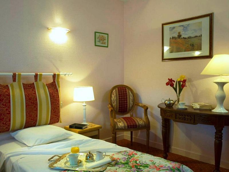 Отель Logis Chez Bach Chaussin Экстерьер фото