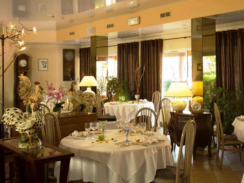Отель Logis Chez Bach Chaussin Экстерьер фото