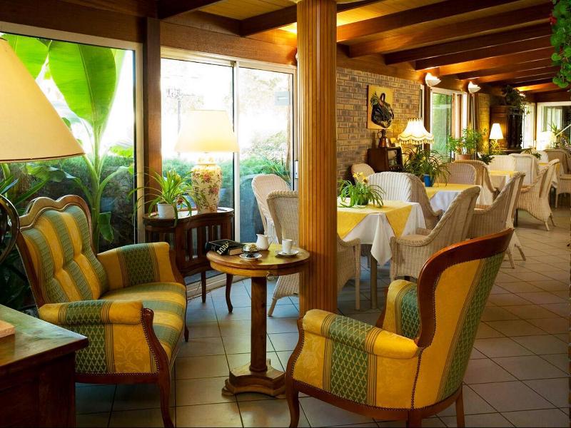 Отель Logis Chez Bach Chaussin Экстерьер фото